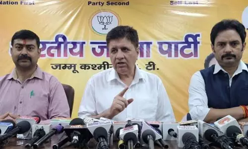 पाकिस्तानियों का अधिक समय तक रहना सुरक्षा के लिए खतरा हो सकता है: Sethi पाकिस्तानियों का अधिक समय तक रहना सुरक्षा के लिए खतरा हो सकता है: Sethi