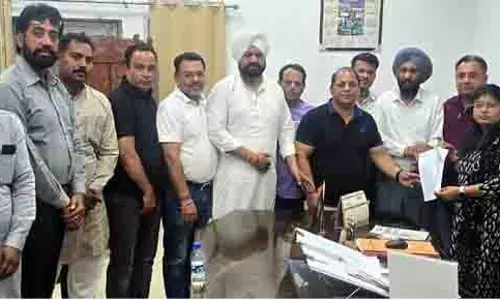 कांग्रेस प्रतिनिधिमंडल ने MC आयुक्त से मुलाकात की, फगवाड़ा में ठप पड़े विकास प्रोजेक्टों पर चिंता जताई