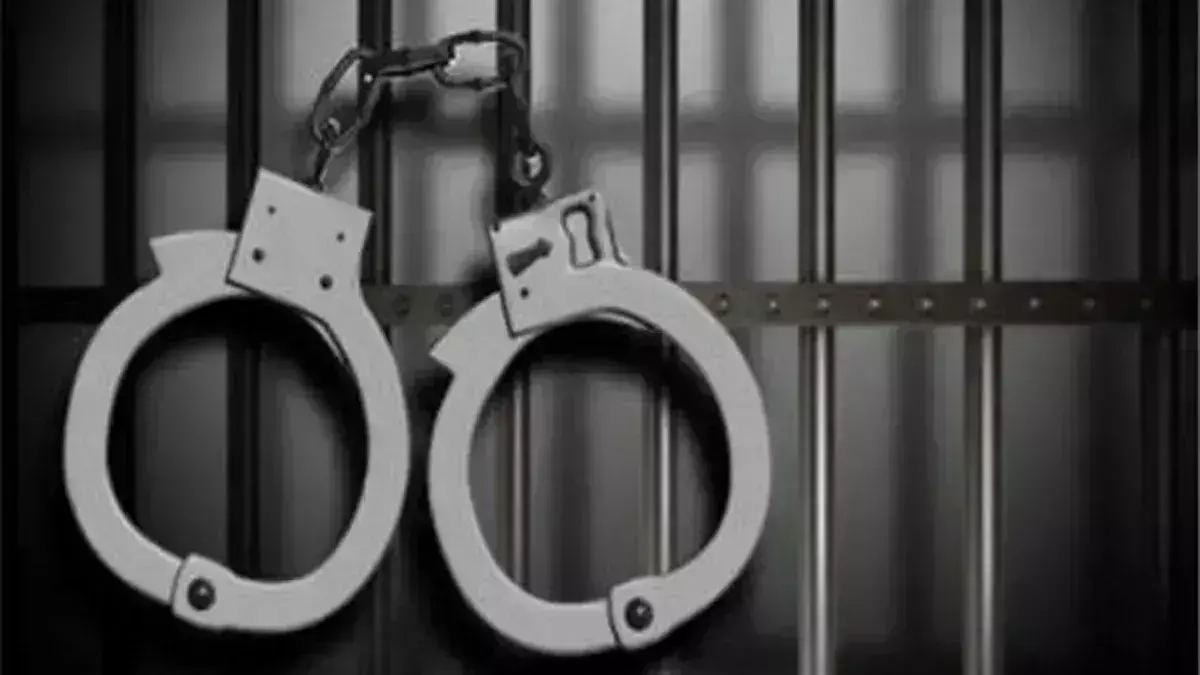 Balrampur: प्रेमी के लिए पत्नी ने करवाया पति का मर्डर, 7 आरोपी गिरफ्तार Balrampur: प्रेमी के लिए पत्नी ने करवाया पति का मर्डर, 7 आरोपी गिरफ्तार