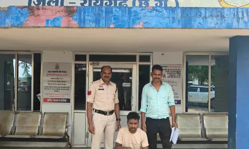 अवैध शराब परिवहन करते युवक गिरफ्तार, 35 पाव देशी-विदेशी शराब और पैशन प्रो बाइक जब्त अवैध शराब परिवहन करते युवक गिरफ्तार, 35 पाव देशी-विदेशी शराब और पैशन प्रो बाइक जब्त