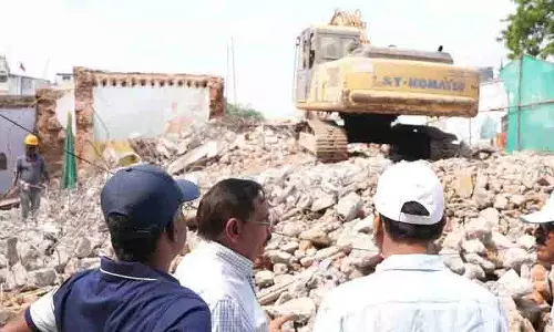 मुख्य सचिव ने पुराने शहर में Metro Rail कॉरिडोर के लिए ध्वस्तीकरण कार्यों का निरीक्षण किया मुख्य सचिव ने पुराने शहर में Metro Rail कॉरिडोर के लिए ध्वस्तीकरण कार्यों का निरीक्षण किया