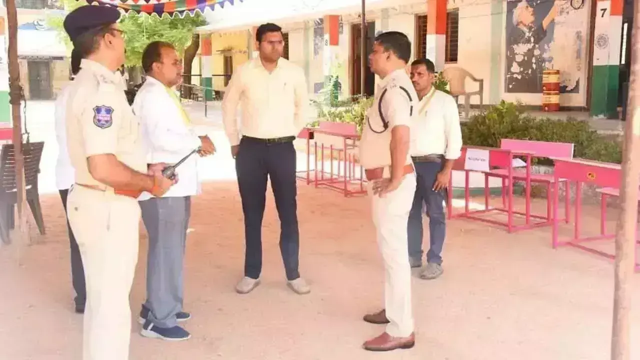 Telangana: नीट-यूजी 2025 परीक्षा जिले भर में शांतिपूर्ण ढंग से संपन्न हुई: कलेक्टर बीएम संतोष। Telangana: नीट-यूजी 2025 परीक्षा जिले भर में शांतिपूर्ण ढंग से संपन्न हुई: कलेक्टर बीएम संतोष।
