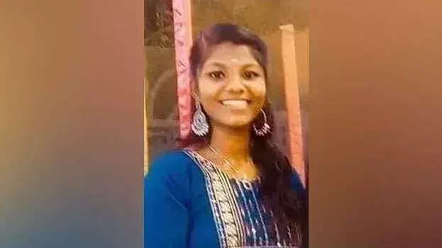 Kerala: स्कूटर के अनियंत्रित होकर खंभे से टकराने से छात्र की मौत Kerala: स्कूटर के अनियंत्रित होकर खंभे से टकराने से छात्र की मौत