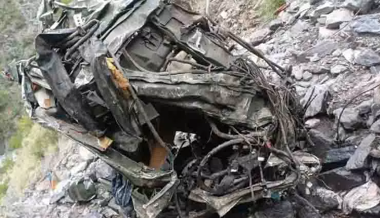 Jammu-Kashmir: बड़ा हादसा, 700 फीट गहरी खाई में गिरा सेना का वाहन, 3 जवानों की मौत Jammu-Kashmir: बड़ा हादसा, 700 फीट गहरी खाई में गिरा सेना का वाहन, 3 जवानों की मौत