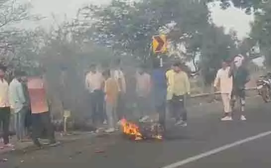MP News: पिकअप और बाइक में भीषण टक्कर, एक की मौत MP News: पिकअप और बाइक में भीषण टक्कर, एक की मौत