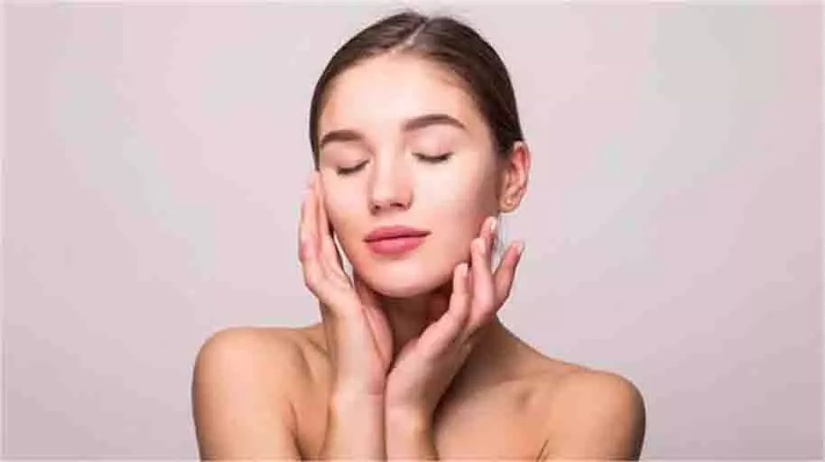 Natural Skin Care :क्या आप पाना चाहते हैं ग्लोइंग स्किन तो अपनाएं ये घरेलू उपाय Natural Skin Care :क्या आप पाना चाहते हैं ग्लोइंग स्किन तो अपनाएं ये घरेलू उपाय