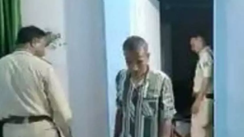 कपल को रूम देकर पोर्न वीडियो शूट करने की आशंका, यहां भिलाई पुलिस की रेड कपल को रूम देकर पोर्न वीडियो शूट करने की आशंका, यहां भिलाई पुलिस की रेड