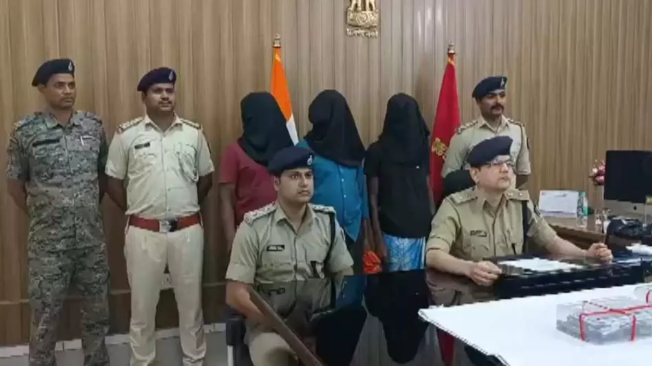मिनीगन फैक्ट्री का भंडाफोड़, बनाए जा रहे थे पिस्टल और देसी कट्टा मिनीगन फैक्ट्री का भंडाफोड़, बनाए जा रहे थे पिस्टल और देसी कट्टा