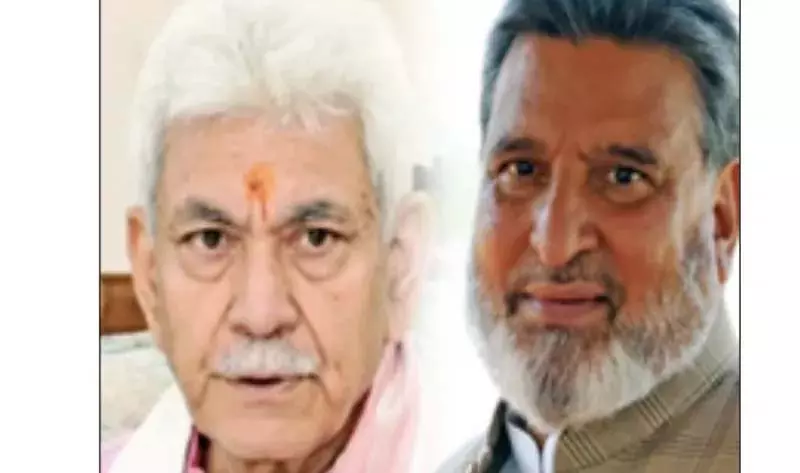 अल्ताफ बुखारी ने एलजी मनोज सिन्हा से मुलाकात की अल्ताफ बुखारी ने एलजी मनोज सिन्हा से मुलाकात की