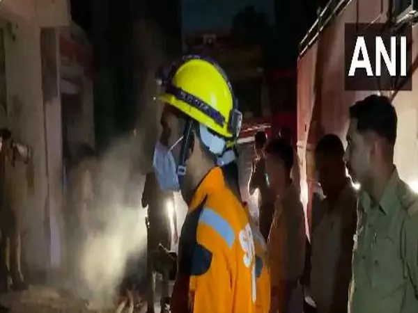 कानपुर अग्निकांड: बचाव कार्य के लिए SDRF घटनास्थल पर पहुंची कानपुर अग्निकांड: बचाव कार्य के लिए SDRF घटनास्थल पर पहुंची