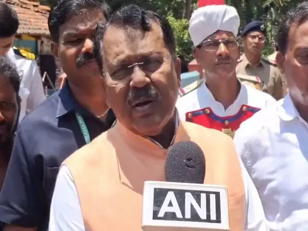 Goa में भगदड़ अभूतपूर्व, राज्यपाल पिल्लई ने मृतकों के परिजनों से मुलाकात की Goa में भगदड़ अभूतपूर्व, राज्यपाल पिल्लई ने मृतकों के परिजनों से मुलाकात की