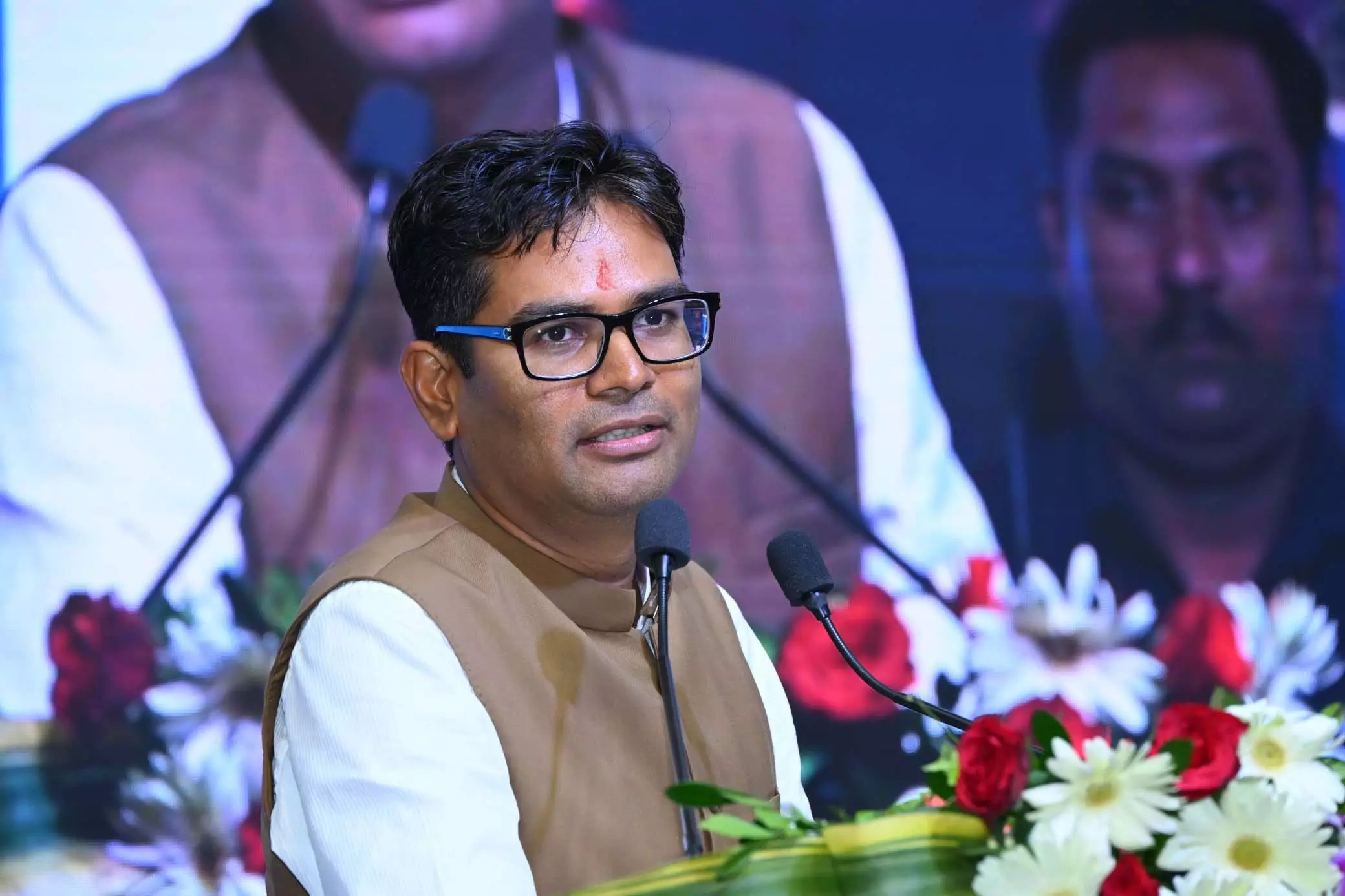 योजना में पानी फेरने गुटबाजी, मंत्री ओपी चौधरी को लगी भनक, अफसरों को लगाई फटकार योजना में पानी फेरने गुटबाजी, मंत्री ओपी चौधरी को लगी भनक, अफसरों को लगाई फटकार