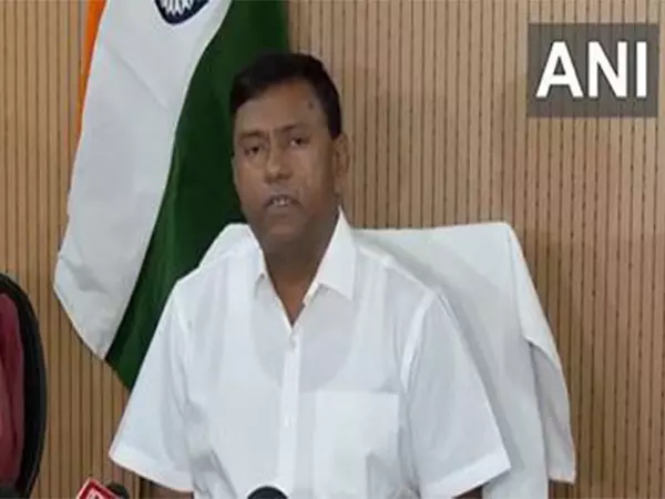 विधायक जयकृष्ण पटेल को ACB ने 20 लाख रुपए की रिश्वत लेते हुए गिरफ्तार किया विधायक जयकृष्ण पटेल को ACB ने 20 लाख रुपए की रिश्वत लेते हुए गिरफ्तार किया