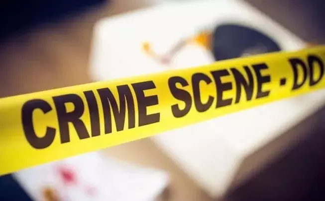 Etawah: शिक्षक ने ममेरी बहन से शादी की योजना बनाई, पत्नी का ससुराल में हंगामा Etawah: शिक्षक ने ममेरी बहन से शादी की योजना बनाई, पत्नी का ससुराल में हंगामा