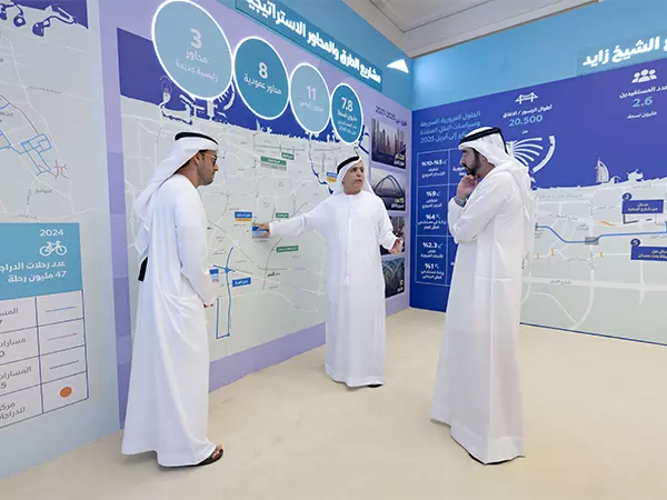 Dubai के क्राउन प्रिंस ने प्रमुख रणनीतिक सड़क गलियारों की प्रगति की समीक्षा की Dubai के क्राउन प्रिंस ने प्रमुख रणनीतिक सड़क गलियारों की प्रगति की समीक्षा की