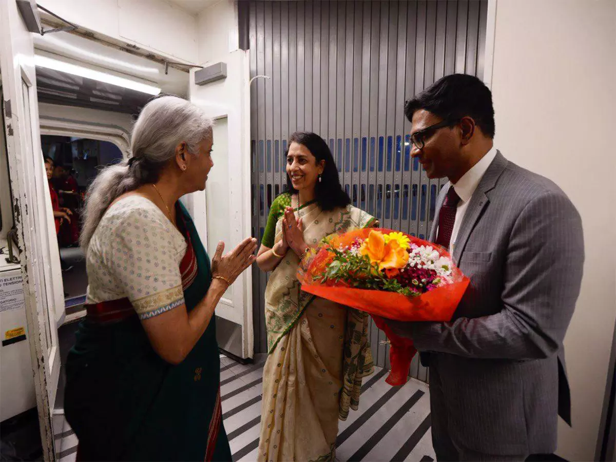 सीतारमण ADB की 58वीं वार्षिक बैठक में भाग लेने के लिए मिलान पहुंचीं सीतारमण ADB की 58वीं वार्षिक बैठक में भाग लेने के लिए मिलान पहुंचीं