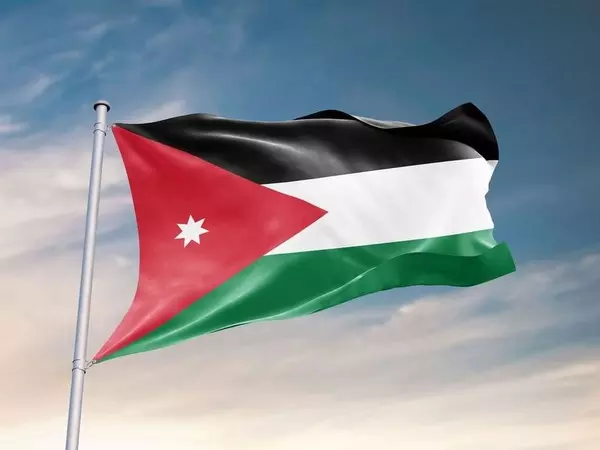 Jordan के पेट्रा में अचानक आई बाढ़ के बीच सैकड़ों पर्यटकों को निकाला गया Jordan के पेट्रा में अचानक आई बाढ़ के बीच सैकड़ों पर्यटकों को निकाला गया
