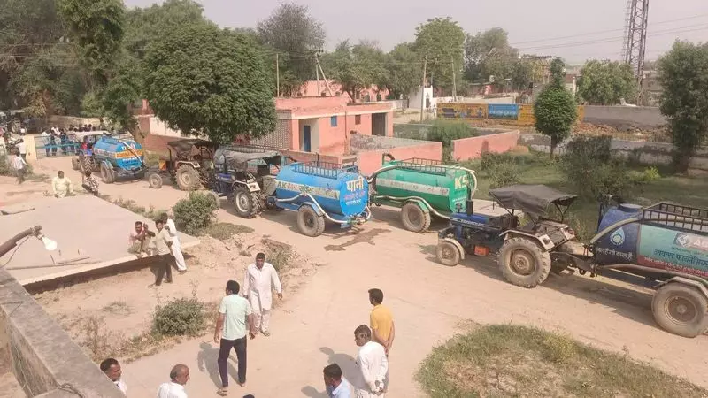 टैंकर माफिया Sirsa के जल संकट का फायदा उठा रहे हैं टैंकर माफिया Sirsa के जल संकट का फायदा उठा रहे हैं