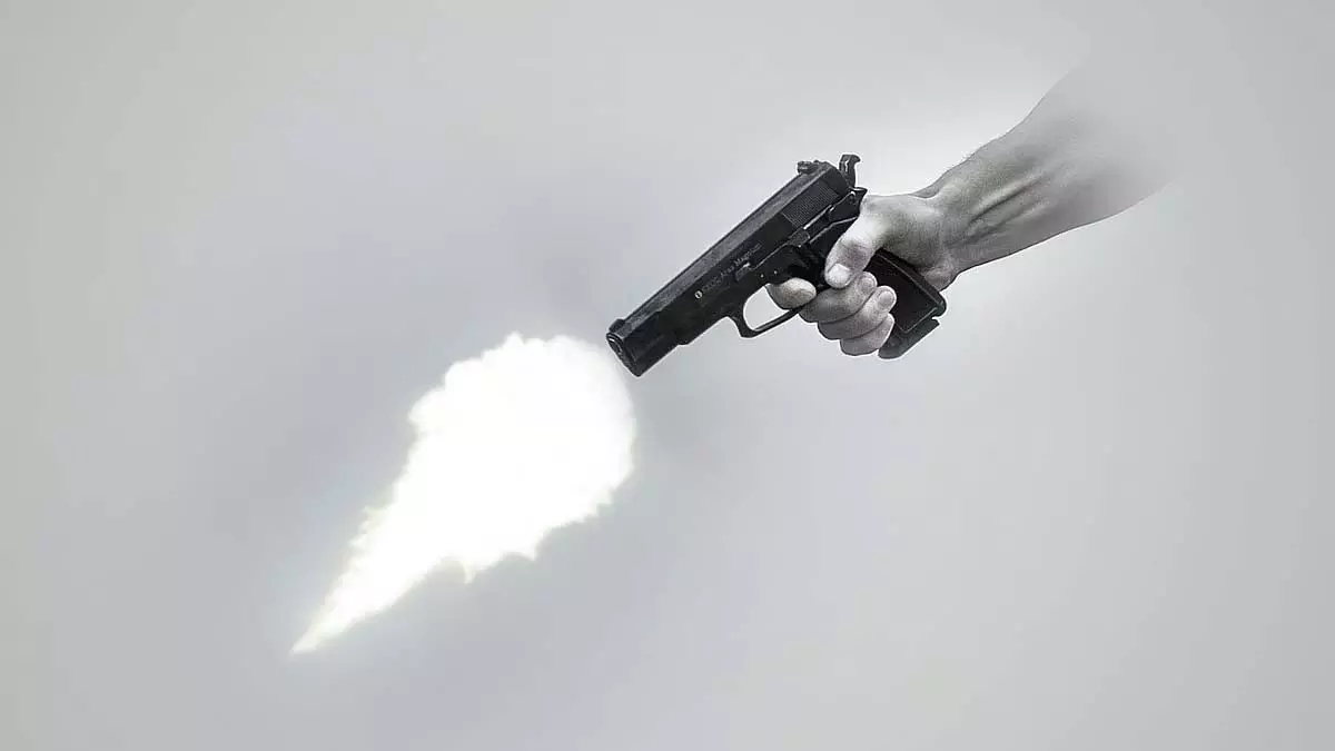 MP : लड़की की जबरन शादी की कोशिश के बाद हिंसक झड़प, गोलियां चलीं MP : लड़की की जबरन शादी की कोशिश के बाद हिंसक झड़प, गोलियां चलीं