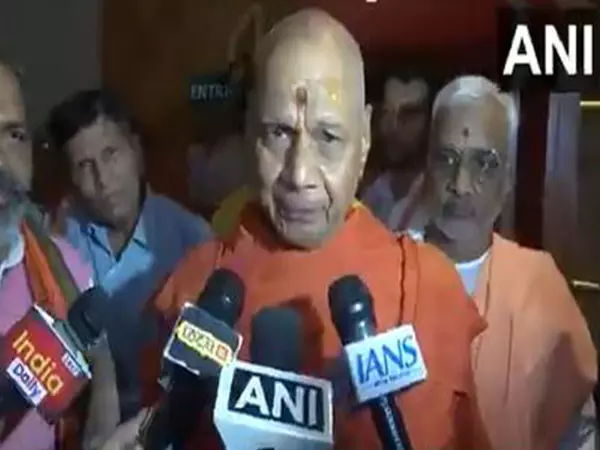 Swami Govind Dev Giri ने स्वामी अविमुक्तेश्वरानंद को नकली शंकराचार्य बताया Swami Govind Dev Giri ने स्वामी अविमुक्तेश्वरानंद को नकली शंकराचार्य बताया