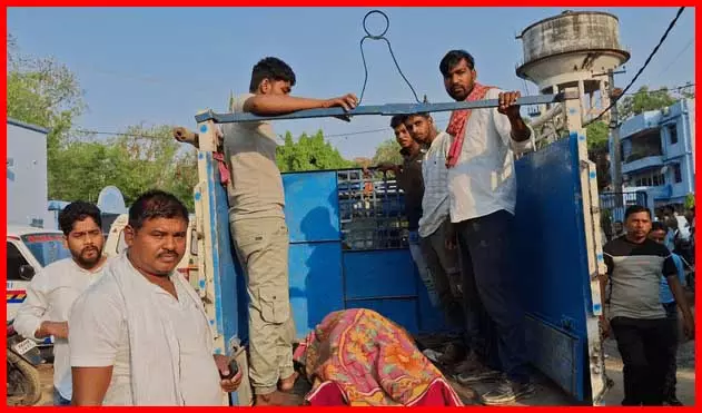 चौकीदार के बेटे का कत्ल, भाई का तिलक समारोह होने वाला था, खौफनाक मंजर... चौकीदार के बेटे का कत्ल, भाई का तिलक समारोह होने वाला था, खौफनाक मंजर...
