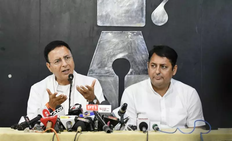 Haryana : जल मुद्दा केंद्र मान सरकार को स्पष्ट निर्देश क्यों नहीं दे रहा सुरजेवाला Haryana : जल मुद्दा केंद्र मान सरकार को स्पष्ट निर्देश क्यों नहीं दे रहा सुरजेवाला