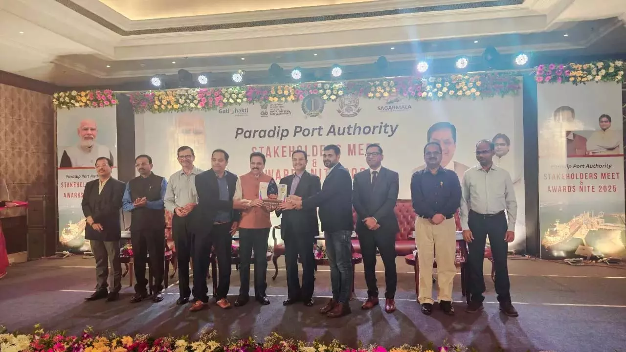 Odisha : जेएसडब्ल्यू स्टील को 2024-25 के लिए निर्यातक पुरस्कार मिला Odisha : जेएसडब्ल्यू स्टील को 2024-25 के लिए निर्यातक पुरस्कार मिला