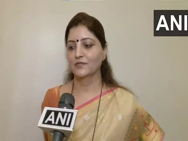 महाराष्ट्र राज्य महिला आयोग ने हाउस अरेस्ट मामले पर राज्य के DGP को पत्र लिखा महाराष्ट्र राज्य महिला आयोग ने हाउस अरेस्ट मामले पर राज्य के DGP को पत्र लिखा