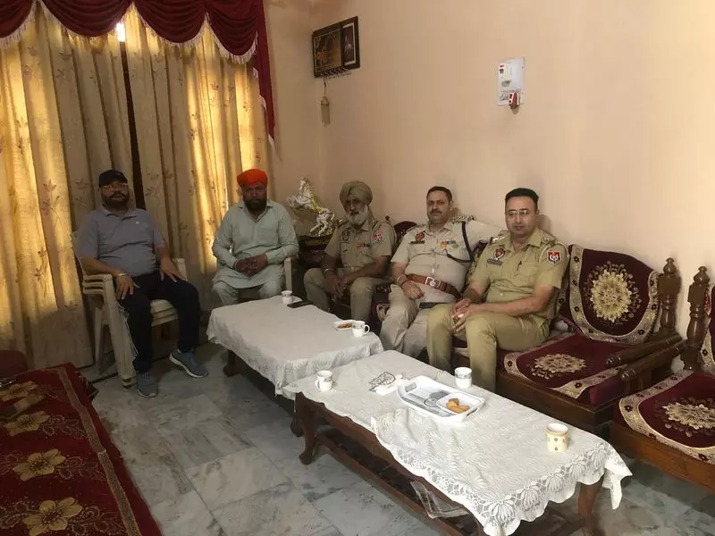 Punjab : शंभू प्रदर्शन से पहले बीकेयू (दोआबा) नेताओं को नजरबंद किया गया Punjab : शंभू प्रदर्शन से पहले बीकेयू (दोआबा) नेताओं को नजरबंद किया गया