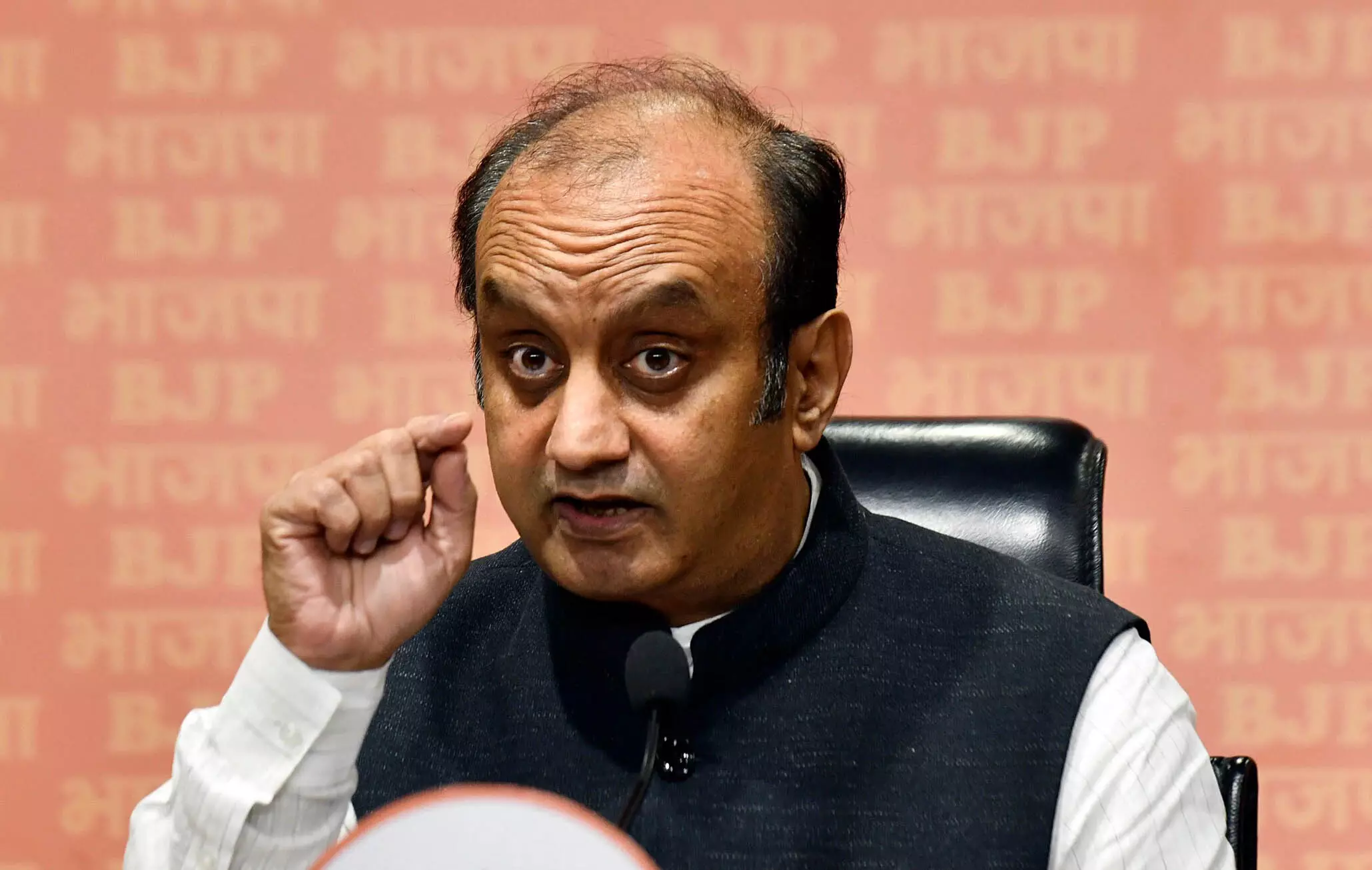 कांग्रेस के नेता भारतीय सेना का गिरा रहे मनोबल, अपने किए पर करे गौर : सुधांशु त्रिवेदी कांग्रेस के नेता भारतीय सेना का गिरा रहे मनोबल, अपने किए पर करे गौर : सुधांशु त्रिवेदी