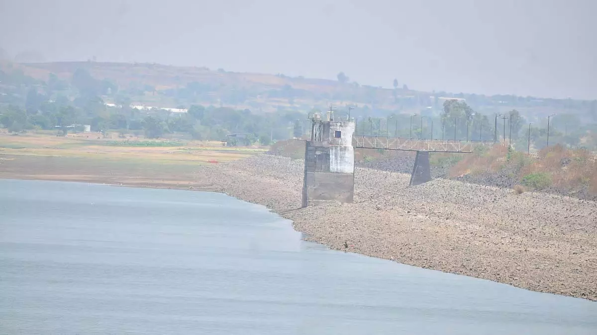 खडकवासला क्लस्टर में जलस्तर 28.52% पर: घटते जलाशयों के बीच पुणे ने पानी कटौती शुरू की खडकवासला क्लस्टर में जलस्तर 28.52% पर: घटते जलाशयों के बीच पुणे ने पानी कटौती शुरू की
