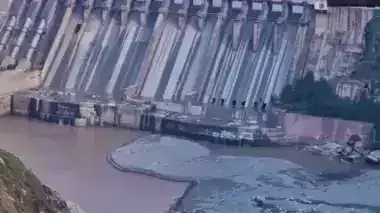 Riyasi: सलाल बांध के सभी गेट बंद, पाकिस्तानी क्षेत्रों में पानी की कमी की आशंका Riyasi: सलाल बांध के सभी गेट बंद, पाकिस्तानी क्षेत्रों में पानी की कमी की आशंका