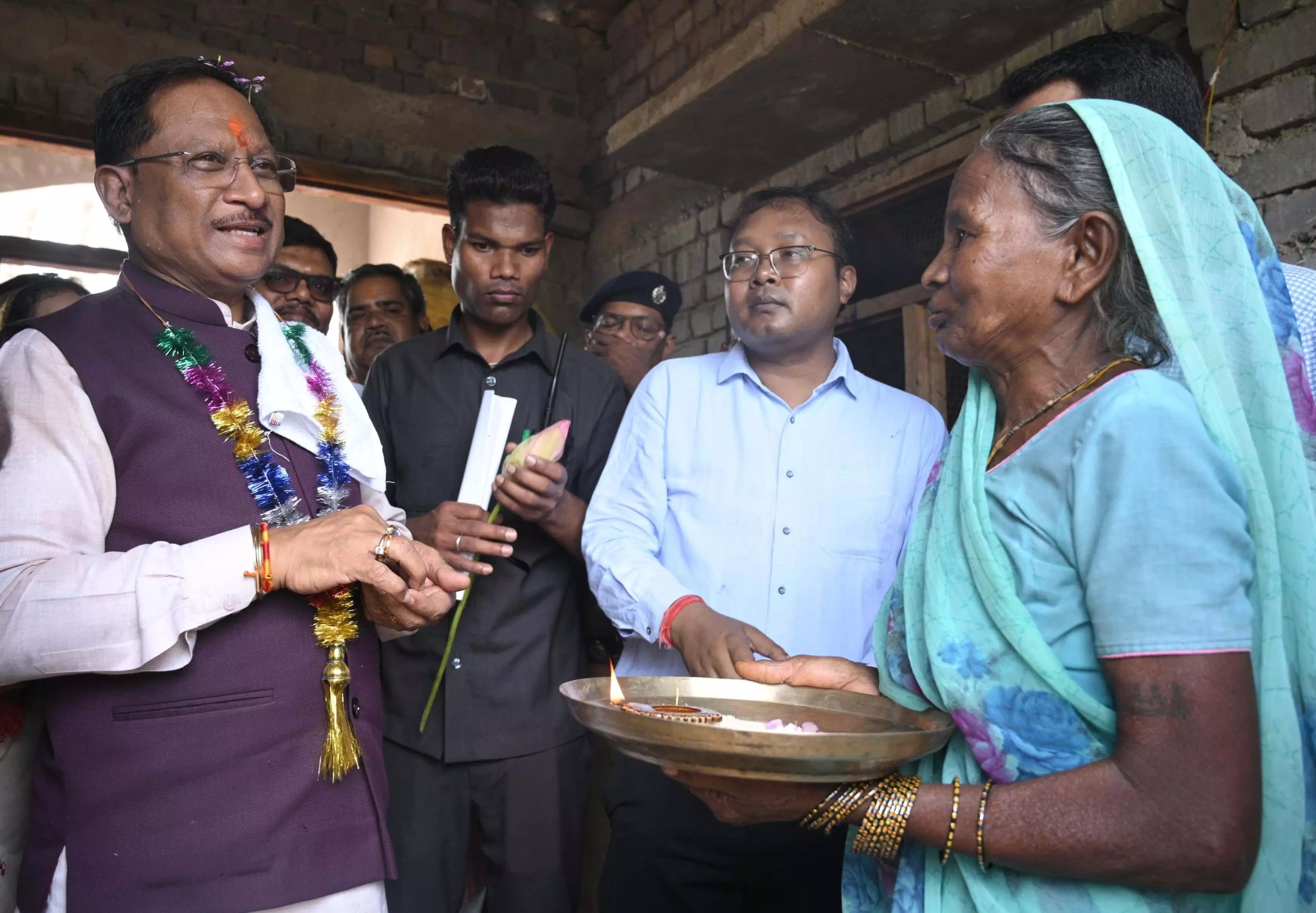 CM विष्णुदेव साय ने सक्ति जिले में योजनाओं के क्रियान्वयन की जमीनी हकीकत की जानकारी ली CM विष्णुदेव साय ने सक्ति जिले में योजनाओं के क्रियान्वयन की जमीनी हकीकत की जानकारी ली