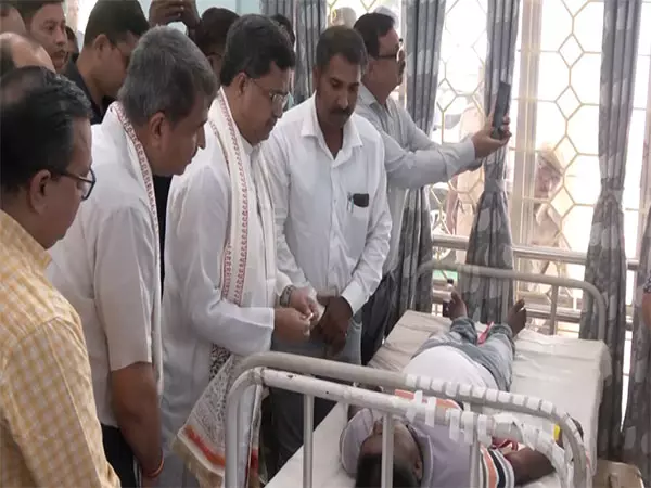 त्रिपुरा के मुख्यमंत्री माणिक साहा ने अगरतला में रक्तदान शिविर में भाग लिया त्रिपुरा के मुख्यमंत्री माणिक साहा ने अगरतला में रक्तदान शिविर में भाग लिया