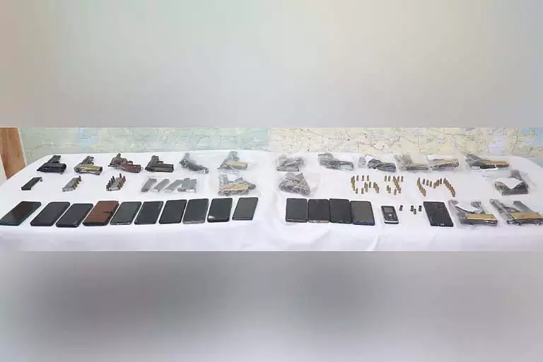 Odisha: बढ़ते हिंसक अपराध के बीच गंजम पुलिस ने 18 अपराधियों को गिरफ्तार किया Odisha: बढ़ते हिंसक अपराध के बीच गंजम पुलिस ने 18 अपराधियों को गिरफ्तार किया