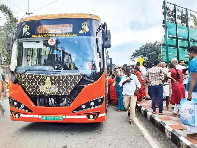 TTD : पैदल श्रद्धालुओं के लिए मुफ्त इलेक्ट्रिक बसे TTD : पैदल श्रद्धालुओं के लिए मुफ्त इलेक्ट्रिक बसे