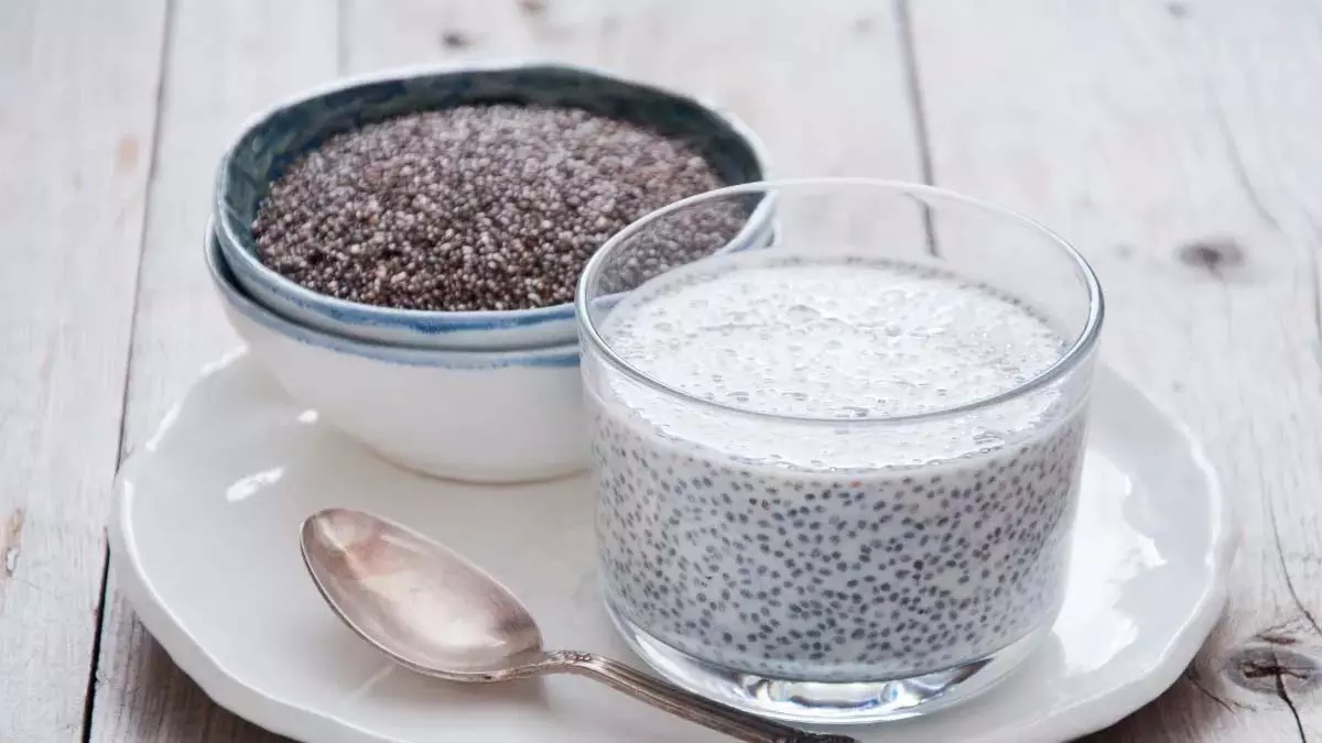 Chia seeds: सुपरफूड या कुछ लोगों के लिए रिस्क Chia seeds: सुपरफूड या कुछ लोगों के लिए रिस्क