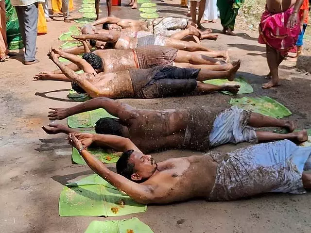 पत्ते पर परिक्रमा करने पर प्रतिबंध बढ़ाया गया पत्ते पर परिक्रमा करने पर प्रतिबंध बढ़ाया गया