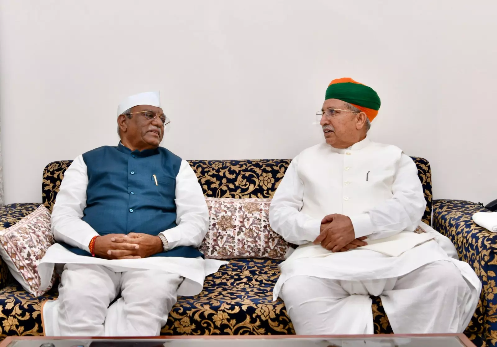 Jaipur: केंद्रीय विधि एवं न्याय राज्य मंत्री अर्जुनराम मेघवाल ने राज्यपाल से की मुलाकात Jaipur: केंद्रीय विधि एवं न्याय राज्य मंत्री अर्जुनराम मेघवाल ने राज्यपाल से की मुलाकात