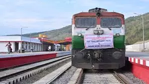 Kerala: पूर्वोत्तर सीमांत रेलवे ने पहली बार ट्रायल रन के साथ आइजोल को रेल नेटवर्क से जोड़ा Kerala: पूर्वोत्तर सीमांत रेलवे ने पहली बार ट्रायल रन के साथ आइजोल को रेल नेटवर्क से जोड़ा