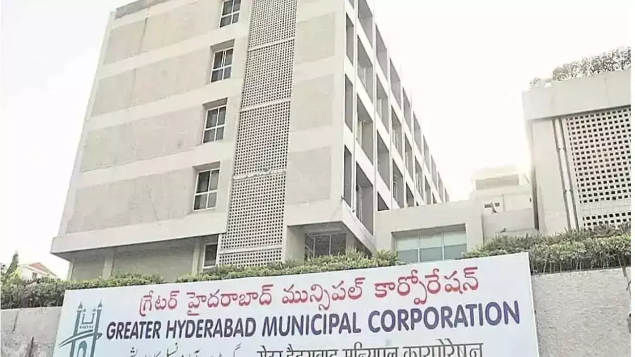 GHMC कर्मचारियों ने सभी अनुमति प्राप्त मकान को ध्वस्त किया GHMC कर्मचारियों ने सभी अनुमति प्राप्त मकान को ध्वस्त किया