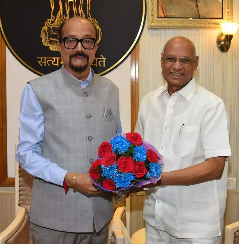 राज्यपाल रमेन डेका से पूर्व राज्यपाल रमेश बैस ने की भेंट राज्यपाल रमेन डेका से पूर्व राज्यपाल रमेश बैस ने की भेंट