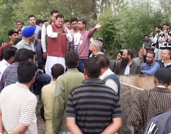 Jammu: जाविद डार ने राफियाबाद-जैनगैर का व्यापक दौरा किया Jammu: जाविद डार ने राफियाबाद-जैनगैर का व्यापक दौरा किया