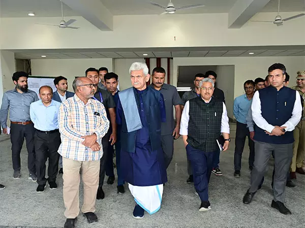 अमरनाथ यात्रा 2025: JK LG ने की श्रीनगर में यात्रियों के लिए चल रहे इंतजामों की समीक्षा अमरनाथ यात्रा 2025: JK LG ने की श्रीनगर में यात्रियों के लिए चल रहे इंतजामों की समीक्षा