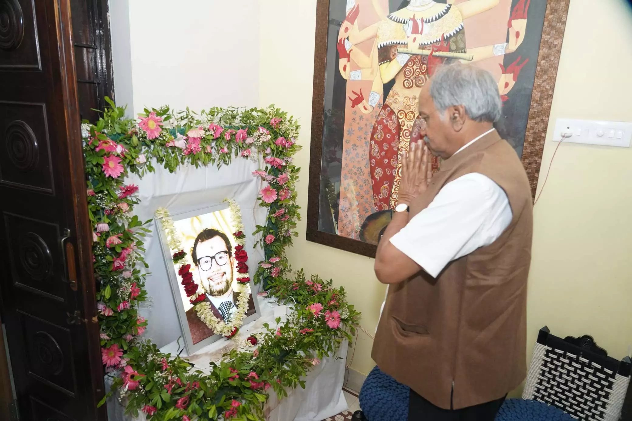 मृतक दिनेश मिरानिया को सांसद बृजमोहन अग्रवाल ने दी श्रद्धांजलि मृतक दिनेश मिरानिया को सांसद बृजमोहन अग्रवाल ने दी श्रद्धांजलि