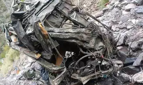 Jammu-Kashmir: बड़ा हादसा, 700 फीट गहरी खाई में गिरा सेना का वाहन, 3 जवानों की मौत