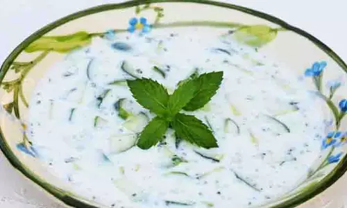Curd-Cucumber Salad: गर्मियों से निपटने में शरीर के लिए है मददगार