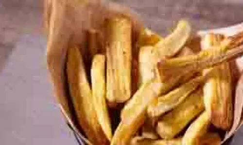 Raw Banana Fries Recipe: घर पर बनाएं कच्चे केले की फ्राइज़