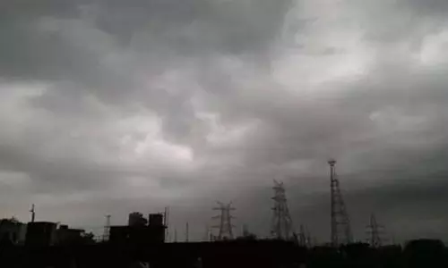उत्तराखंड : मसूरी में भारी बारिश के कारण सड़क बंद उत्तराखंड : मसूरी में भारी बारिश के कारण सड़क बंद