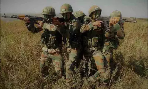 Jammu-Kashmir: विस्फोटक सामग्री बरामद, सुरक्षा बलों ने इलाके में की घेराबंदी Jammu-Kashmir: विस्फोटक सामग्री बरामद, सुरक्षा बलों ने इलाके में की घेराबंदी